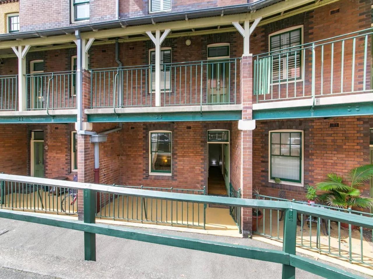 Discover The Rocks - Historical Terrace House Sídney Exterior foto